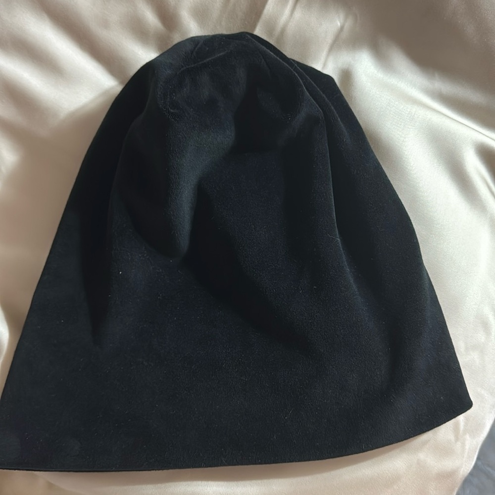 Black velvet beanie hat